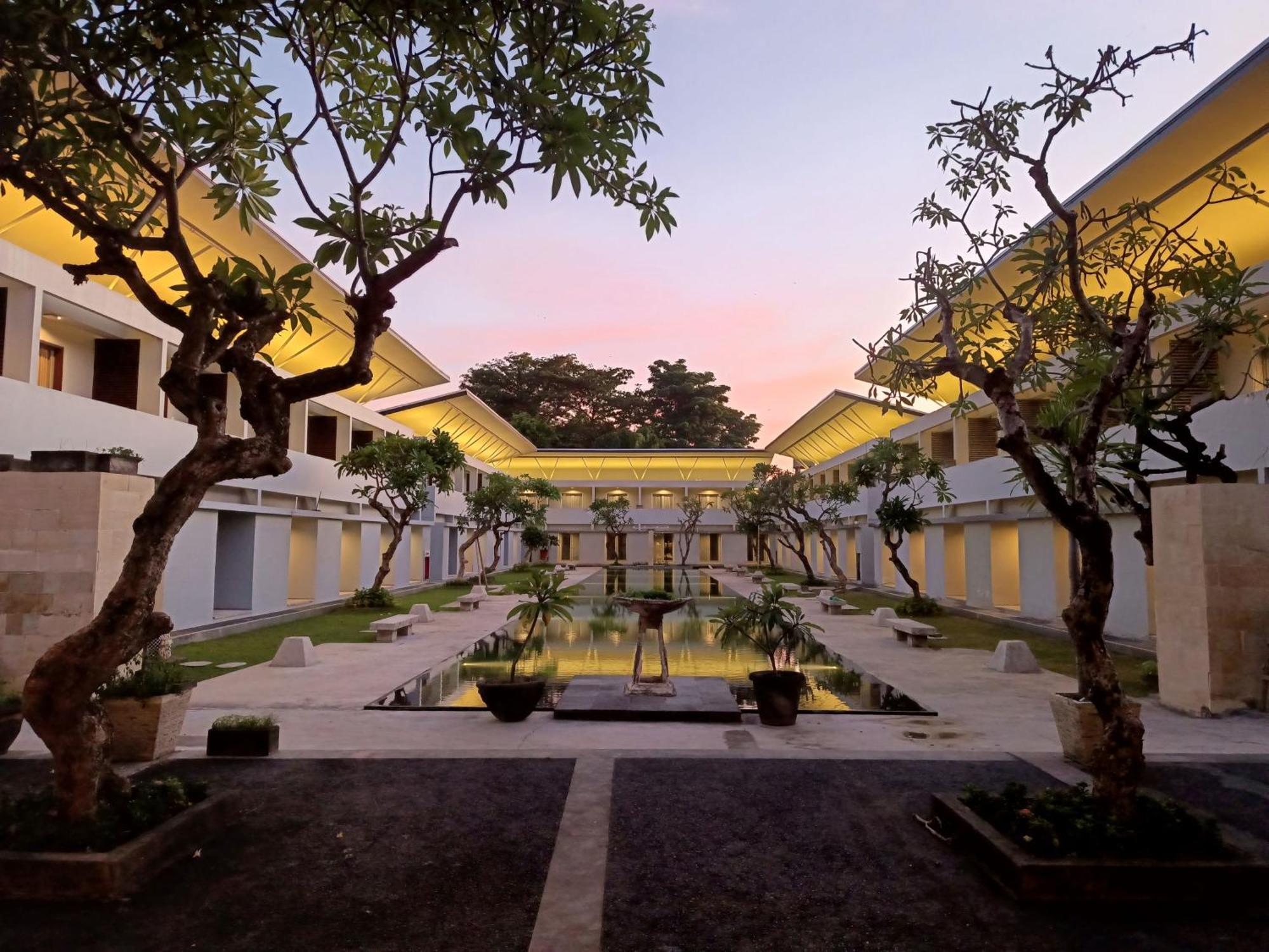 Hotel Kuta Living By Kamara 3*