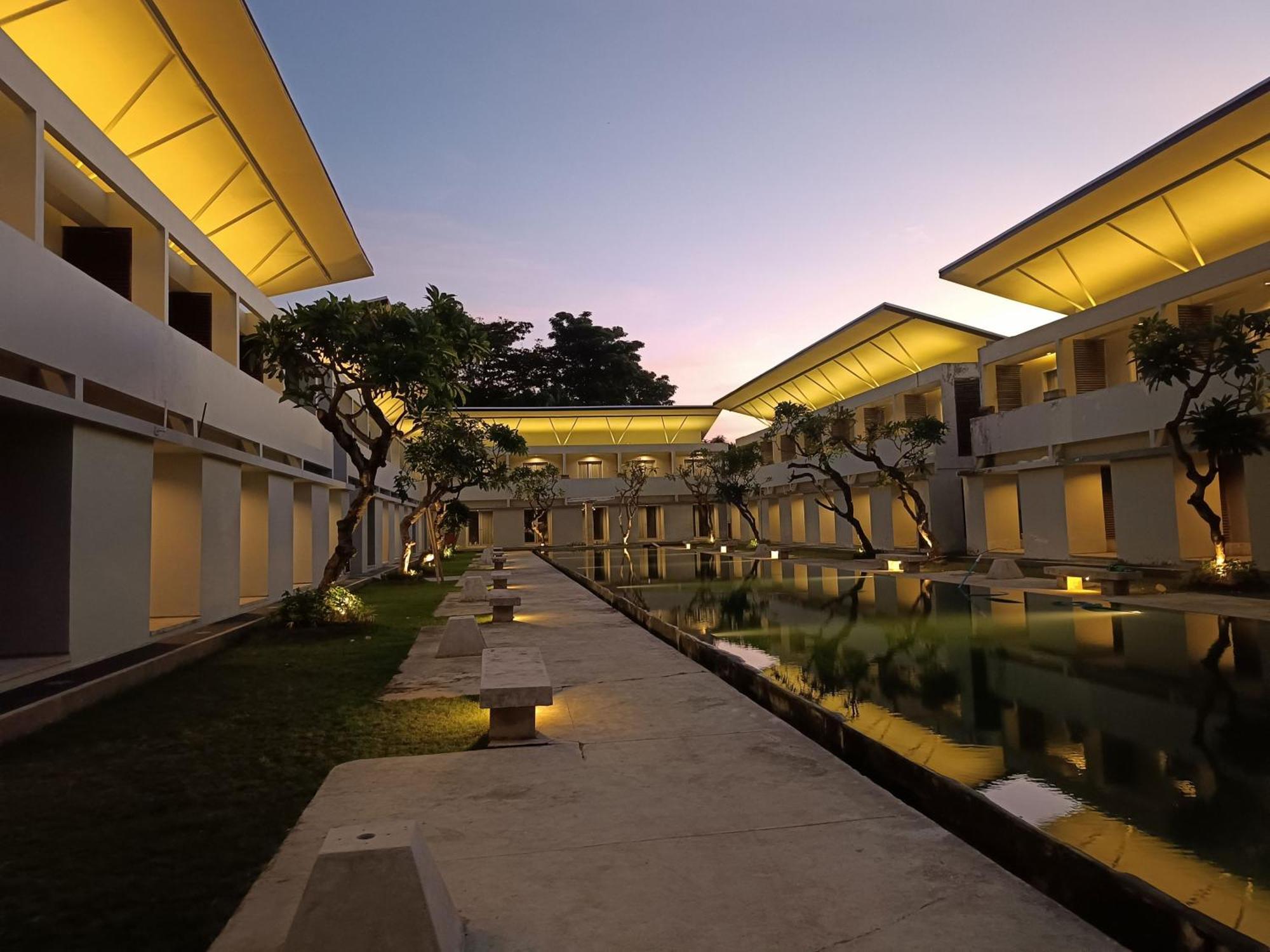 Hotel Kuta Living By Kamara